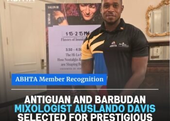 Auslando Davis Selected for Global Beverage Scholarship