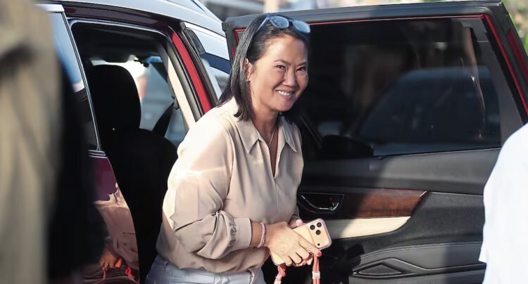 Keiko Fujimori met with provincial mayors of Juliaca and Puno in his office last