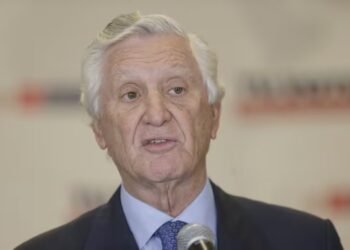 Foreign Minister Carlos Pareja visited Keiko Fujimori to inform her about the transfer of command and confirmed the attendance of nine heads of state