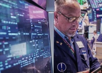 US stocks trim their losses for June | Business
