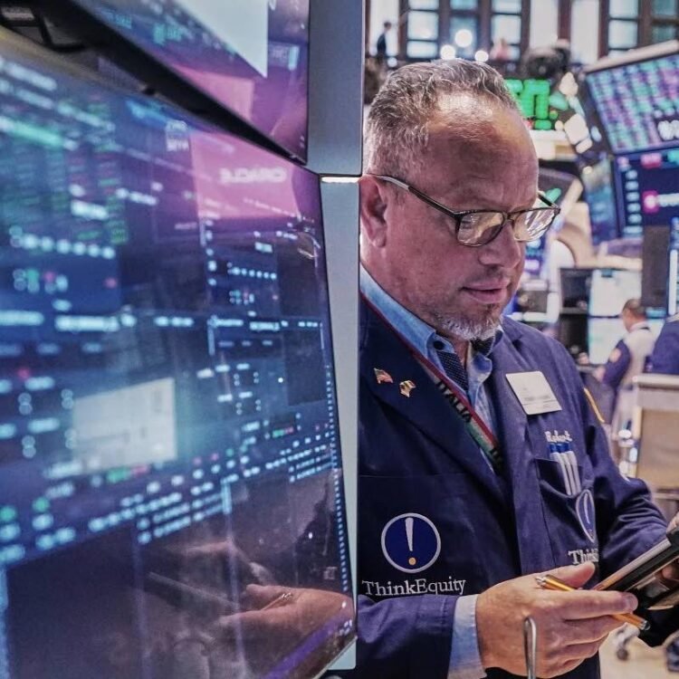 US stocks trim their losses for June | Business