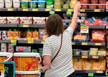 Why losing weight isn’t just about counting calories – and what to do about it | Health