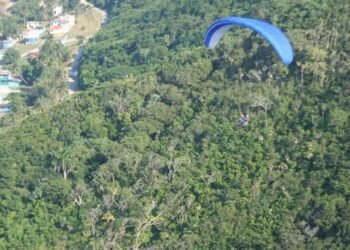 Accidents: A 12-year-old boy dies on Isla de la Juventud in a paragliding flight