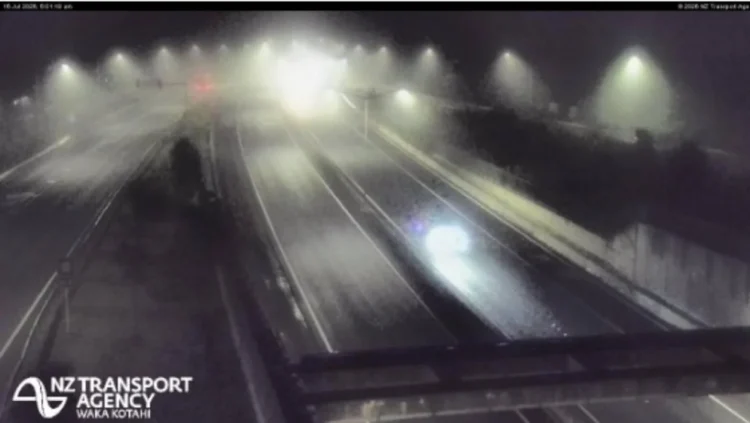 Fog shrouds Auckland Airport as early morning restrictions put in place