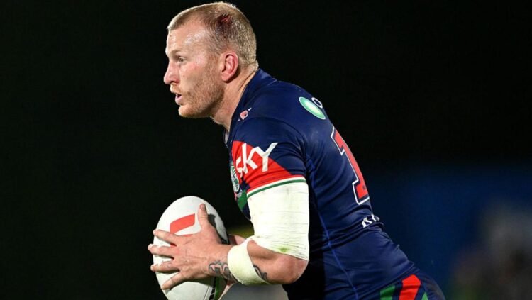 Warriors beat Dragons to stay second on NRL ladder