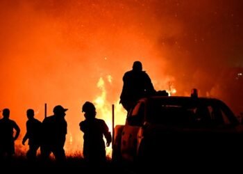 Hundreds of firefighters battle wildfires in Portugal, Greece and Spain