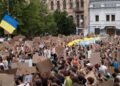 Ukraine fires 400 drones toward Moscow as Zelenskyy grapples with protests