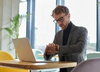 Lawyer gives insight: Can arriving too early for work get you dismissed?