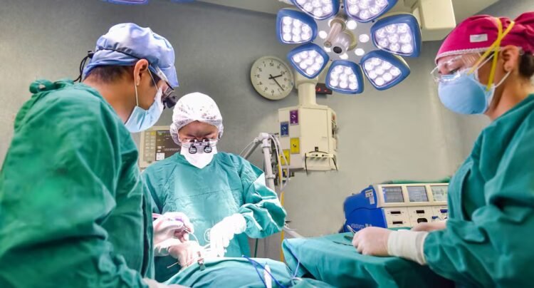 Brain surgery with the patient awake: the operation that helps preserve emotions