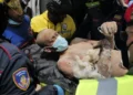 A glimmer of hope in Venezuela… A father and his son are rescued after 4 days from under the rubble of the devastating earthquake (photos and video)