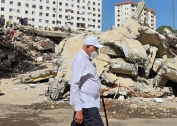 Cardinal Baltazar Porras visited La Guaira after earthquakes