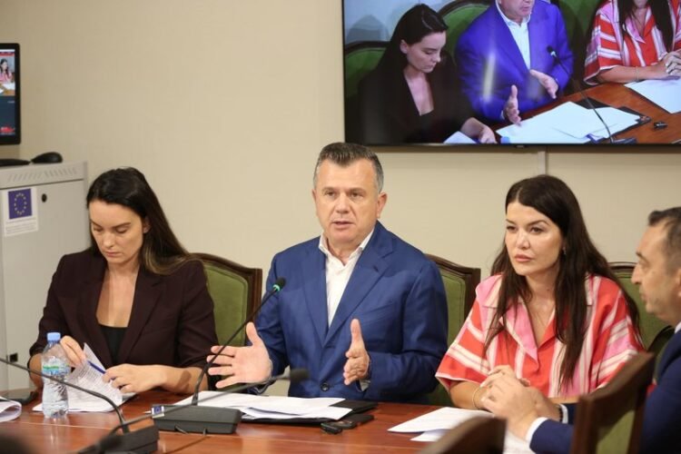 Balla: The decisions for Vlora Airport and Zvrnec were signed by Sali Berisha – Shqip.com