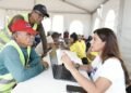 Victims from La Guaira spend 12 hours in line for the census