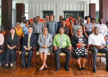 Seven students receive Chinese scholarships