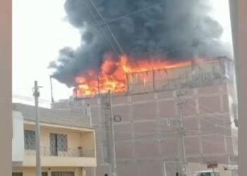 Comas: large fire consumes five-story mattress factory