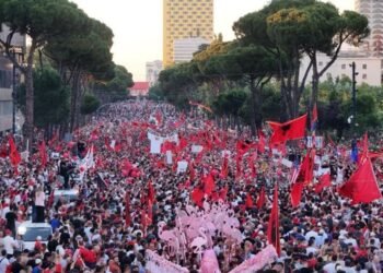 A month of protests, today the 30th rally is held in front of the Prime Minister’s Office – Shqip.com