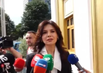 Tensions before the Parliament/ Elisa Spiropali, “message” to the government: We should not deal with the protesters, but with ourselves – Shqip.com