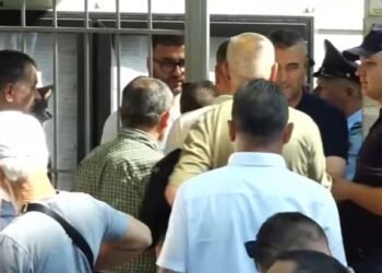 Protest in front of the Assembly/ the Court sets an obligation to appear for 17 people, 2 under house arrest – Shqip.com
