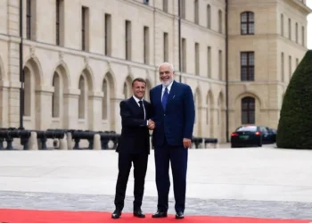 Summit of the Coalition of Volunteers in Paris, Rama shares photos from the meeting with Macron – Shqip.com
