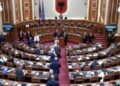 Tensions in the Assembly, DP deputies block the floor: They do not allow the Ombudsman to report! – Shqip.com
