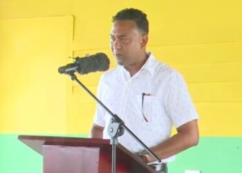 Defoe rejects claims of political bias as government completes hand over of fishing boats