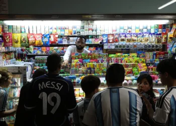 Economic growth falls short of experts’ expectations, but inflation improves