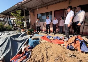 Repairs to collapsed retaining walls at Hilltop Garden in Miri begins