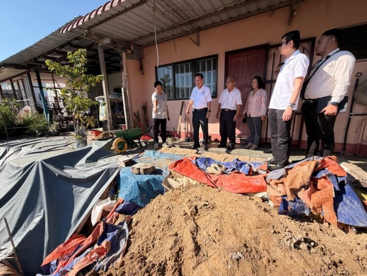 Repairs to collapsed retaining walls at Hilltop Garden in Miri begins