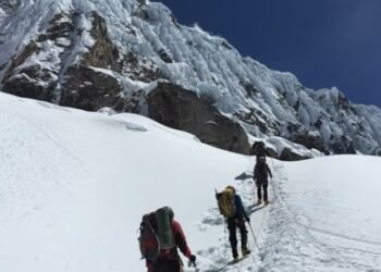 Missing and one deceased in Huascarán: experts warn that climatic alterations are weakening the resistance of the snow-capped mountain