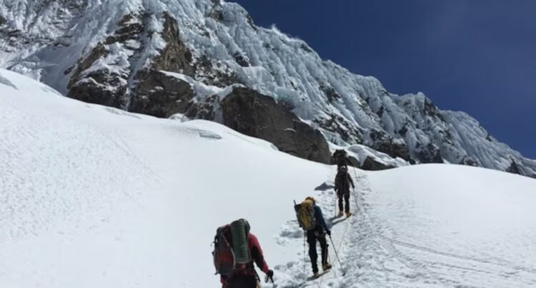 Missing and one deceased in Huascarán: experts warn that climatic alterations are weakening the resistance of the snow-capped mountain
