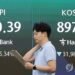 (LEAD) Seoul shares plunge nearly 8 pct on tech sell-off amid renewed AI concerns