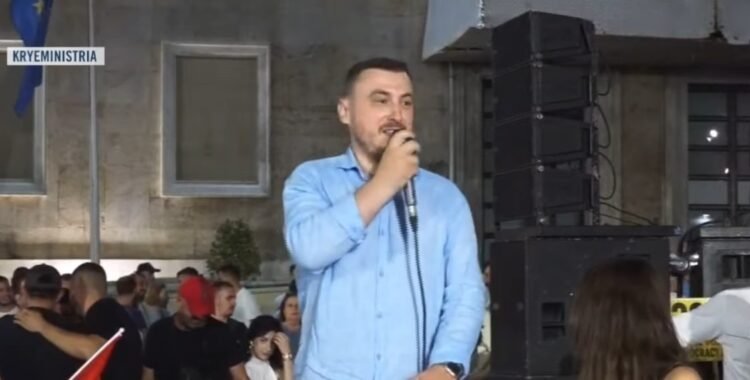 “Do you want oil without excise duty or not?” – Journalist Muka ironizes Braçe’s statement: How did we believe them? Pensioners are left with 100,000 lek, dogs in Vlora 260 euros, reached the vital minimum
