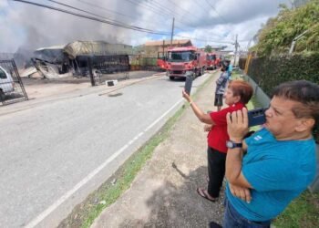 Fire destroys supermarket, leaves seven homeless