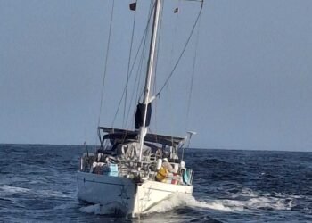 Vessel towed back to safety after stalling at sea