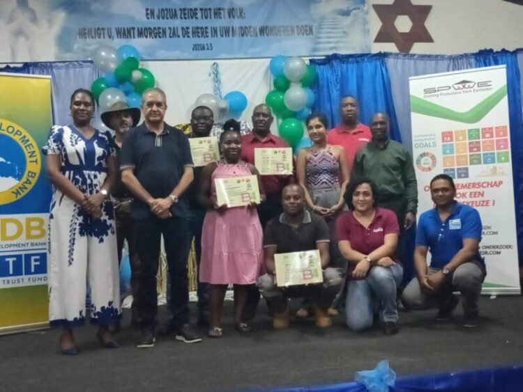 Participants successfully complete hydroponics training at the Engedi Foundation – de Ware Tijd