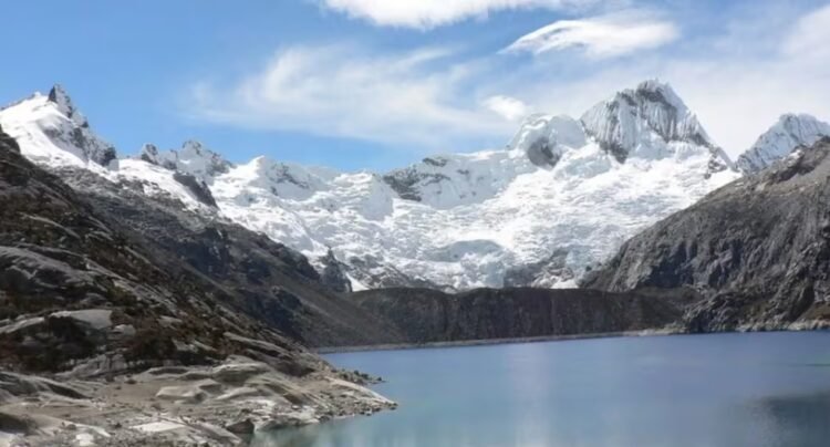 Áncash: Mininter sends PNP helicopter to reinforce search for three missing mountaineers