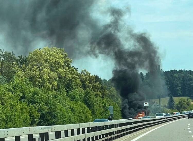 Vehicle fire on A1: Wil’s car is fully engulfed in flames