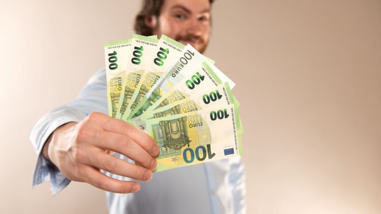 UBS Global Wealth Report: Nearly one in six adults in Luxembourg is a millionaire
