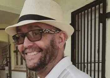 Rigoberto Ferrera performs at the ‘El Cabildo’ Cultural Center