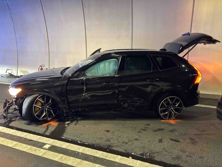 Car crash closes Swiss San Bernardino tunnel