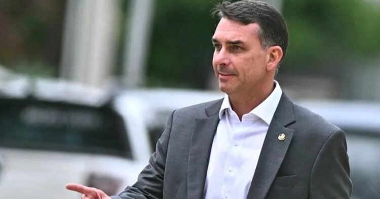 Brazil: Bolsonaro’s party proclaims his son Flávio as candidate