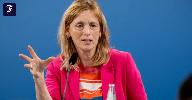 Living democracy: Prien wants to involve the Office for the Protection of the Constitution