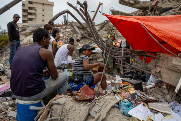 The bishops echo the indignation of the victims of the earthquakes neglected by the State
