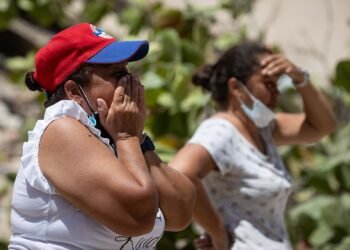Venezuela: Portuguese search for missing family members after double earthquake in La Guaira and Caracas