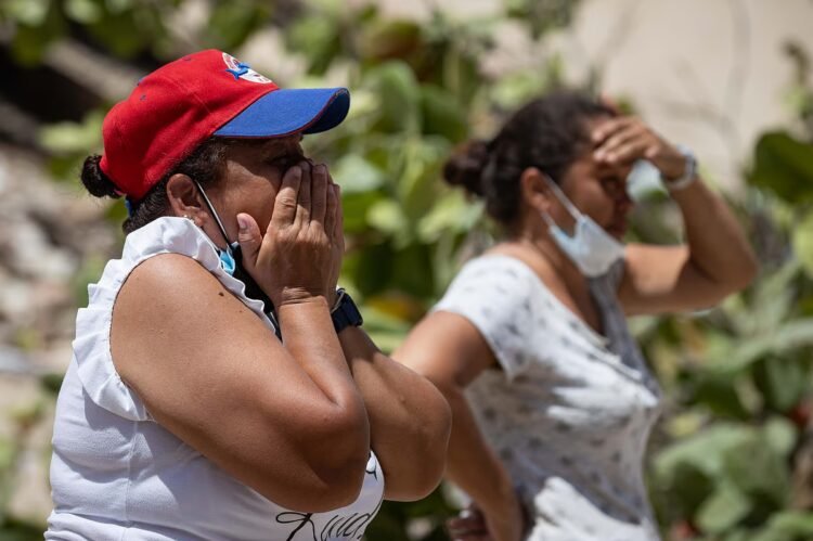 Venezuela: Portuguese search for missing family members after double earthquake in La Guaira and Caracas