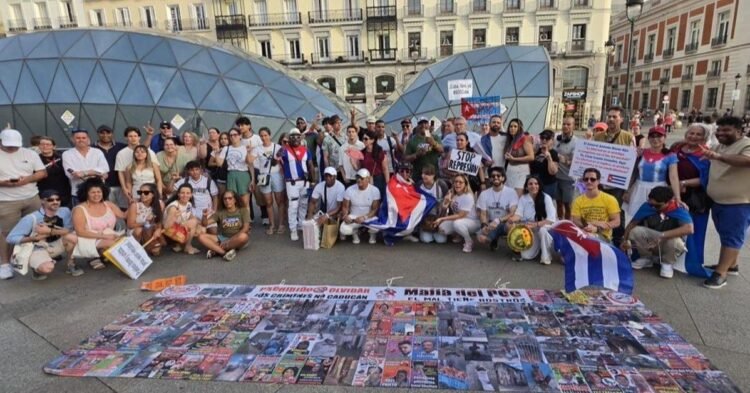 11J: The Cuban exile brings the spirit of 11J to Puerta del Sol