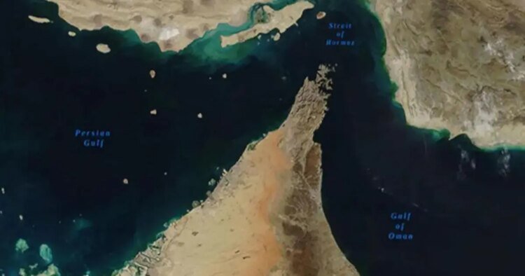 Iran defends its sovereignty over Hormuz and resumes its crude oil exports