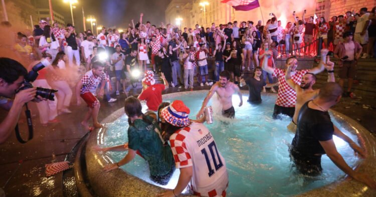 Sports news – PHOTO Total madness in the center of Zagreb! See how the metropolis celebrates Croatia’s victory