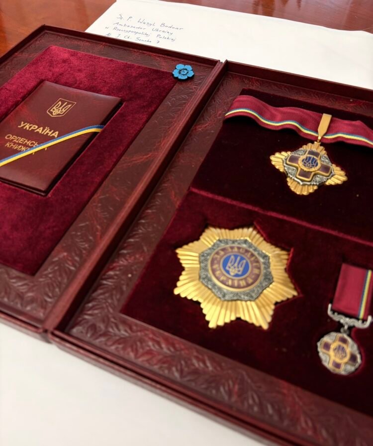 Błaszczak returns Ukrainian order, adds symbol of remembrance for OUN-UPA victims