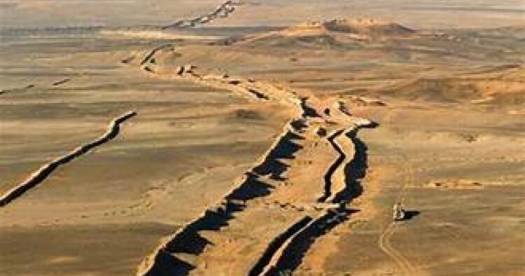 A Hungarian weekly that highlights the repercussions of the Moroccan “Wall of Shame” and the danger of seven million mines in Western Sahara